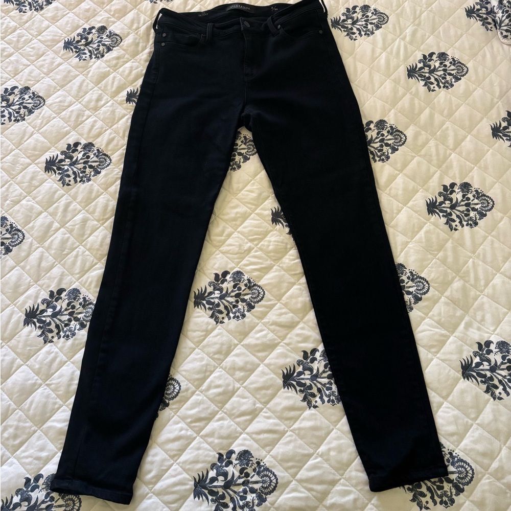Liverpool Jeans Company Womens Dark Blue Slim Jeans.  
Inseam 29 inches long